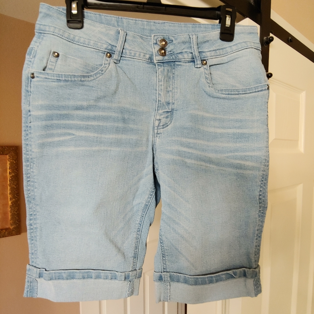 Venus~ Women's Cuffed Stretch Jeans Shorts Size 10